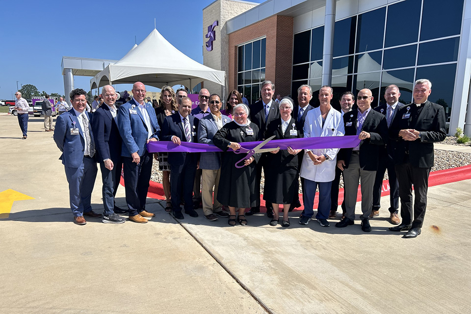 Henderson ER Ribbon Cutting Group Photo