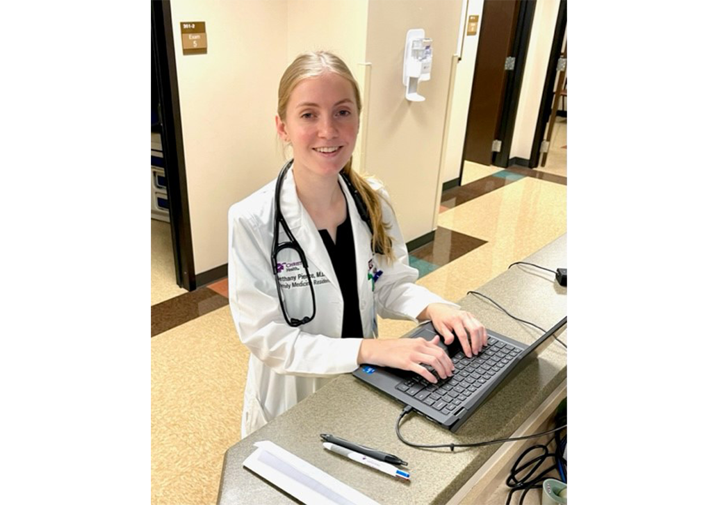 Bethany, an intern smiling at a CHRISTUS clinic
